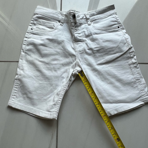 The Perfect Jeans NYC shorts in white. - Picture 3 of 4